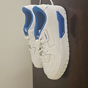 Puma Sneakers